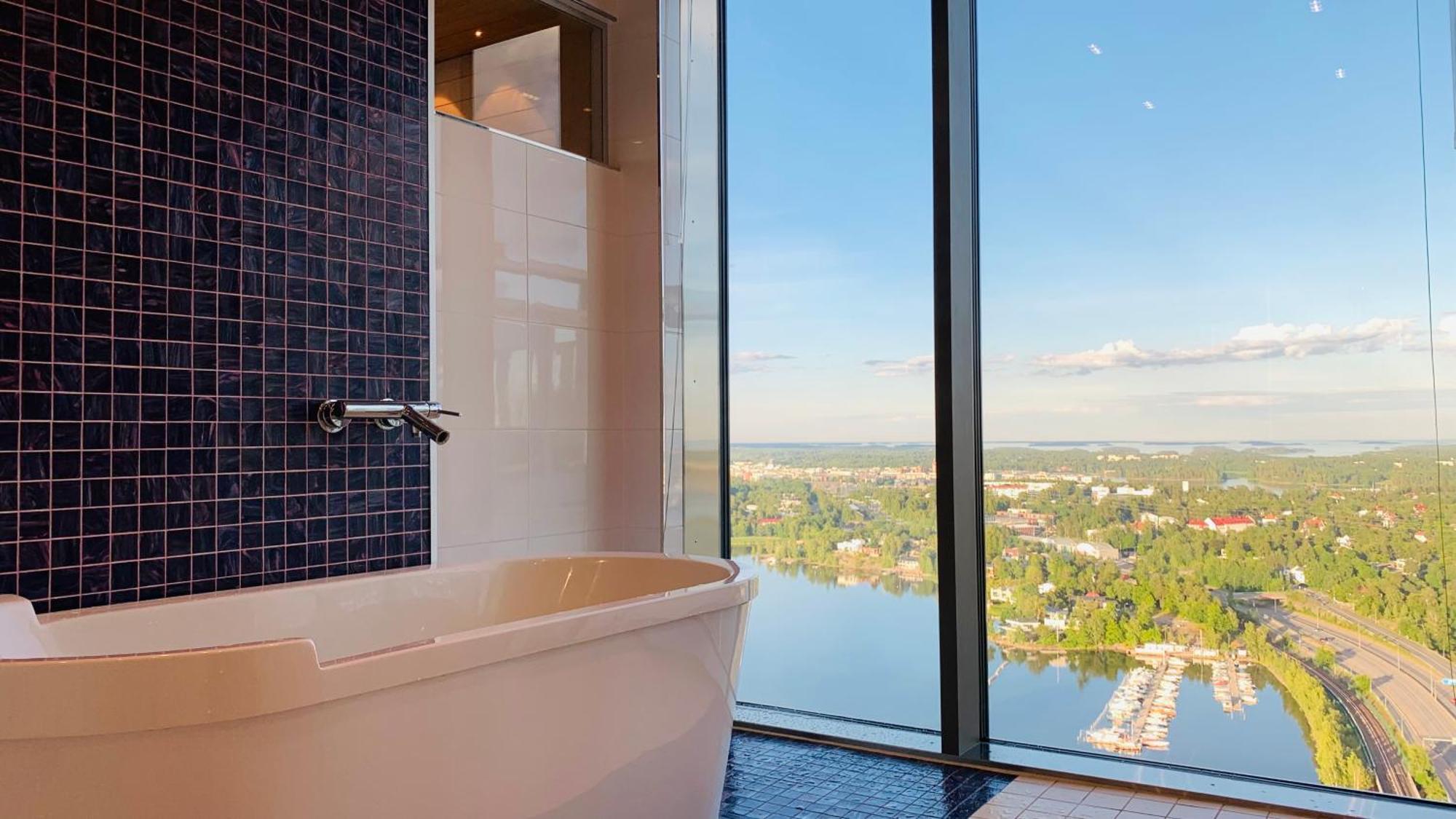 Sunny Brand New Sea View Luxury Skyscraper In